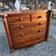 Commode galbée ancienne en acajou de style anglais