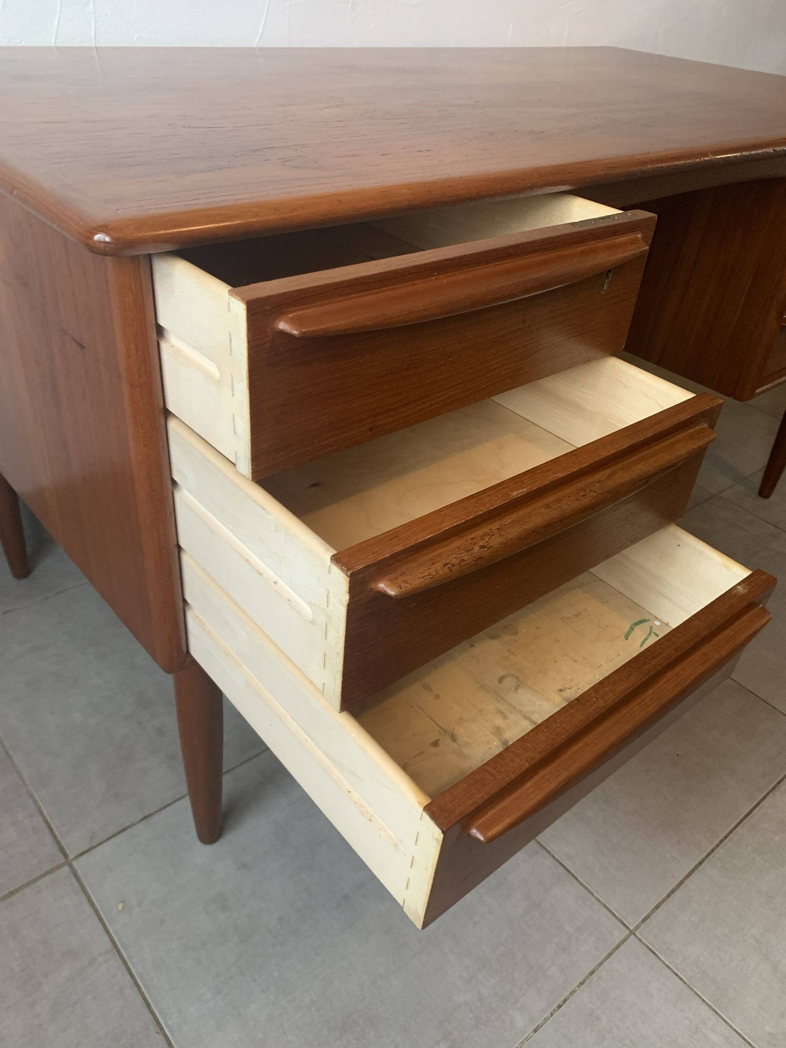 Bureau danois Falster en Teck par Svend Madsen, années 60