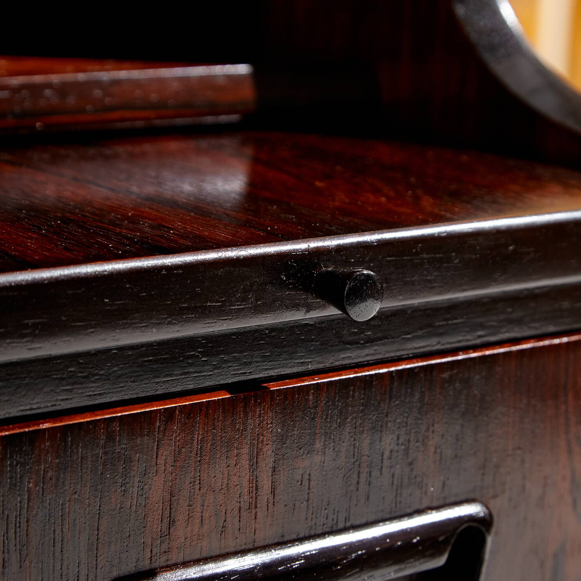 Bureau en palissandre restauré par arne wahl iversen pour vinde møbelfabrik