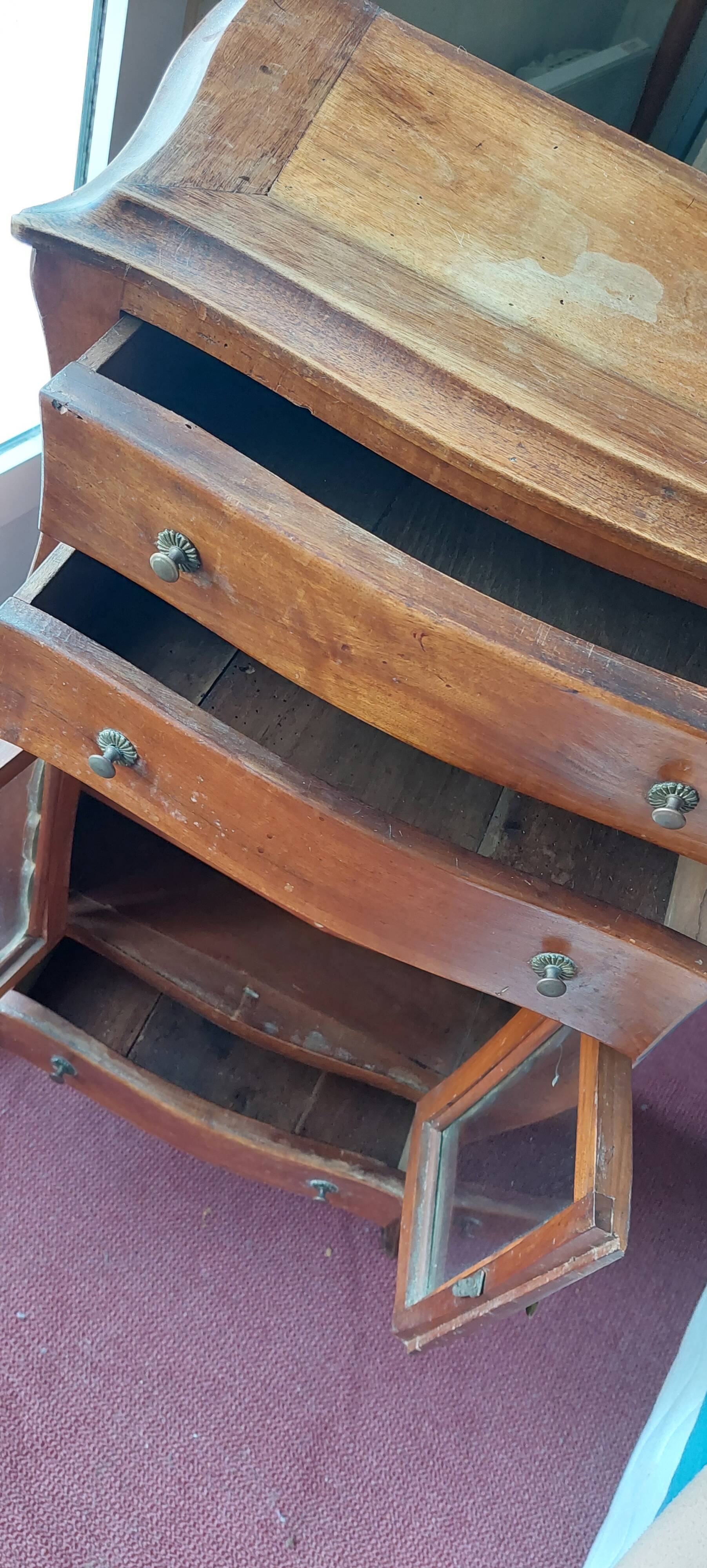 Small vestibule furniture from the Louis XVI period in cherry wood.