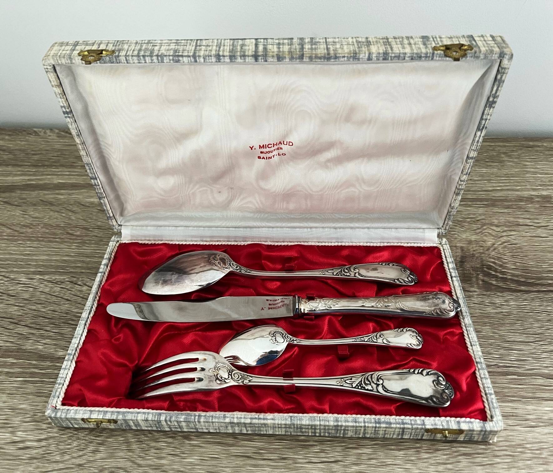 Couverts, cuillère, fourchette, argenterie François FRIONNET, poinçon