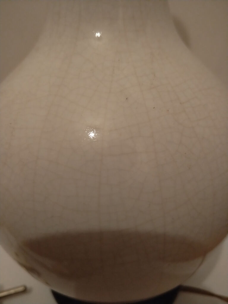 White ceramic table lamp