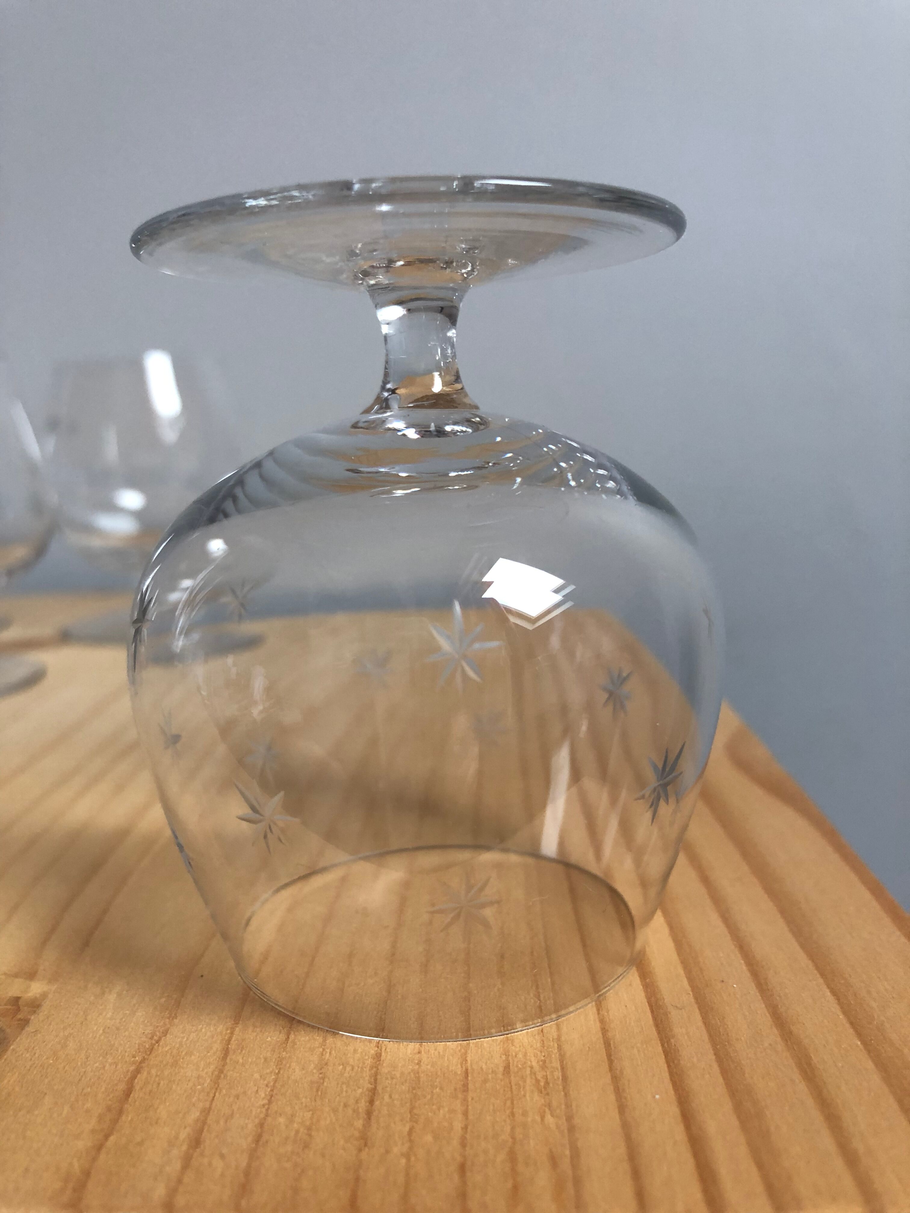 6 glasses on foot in chissed crystal