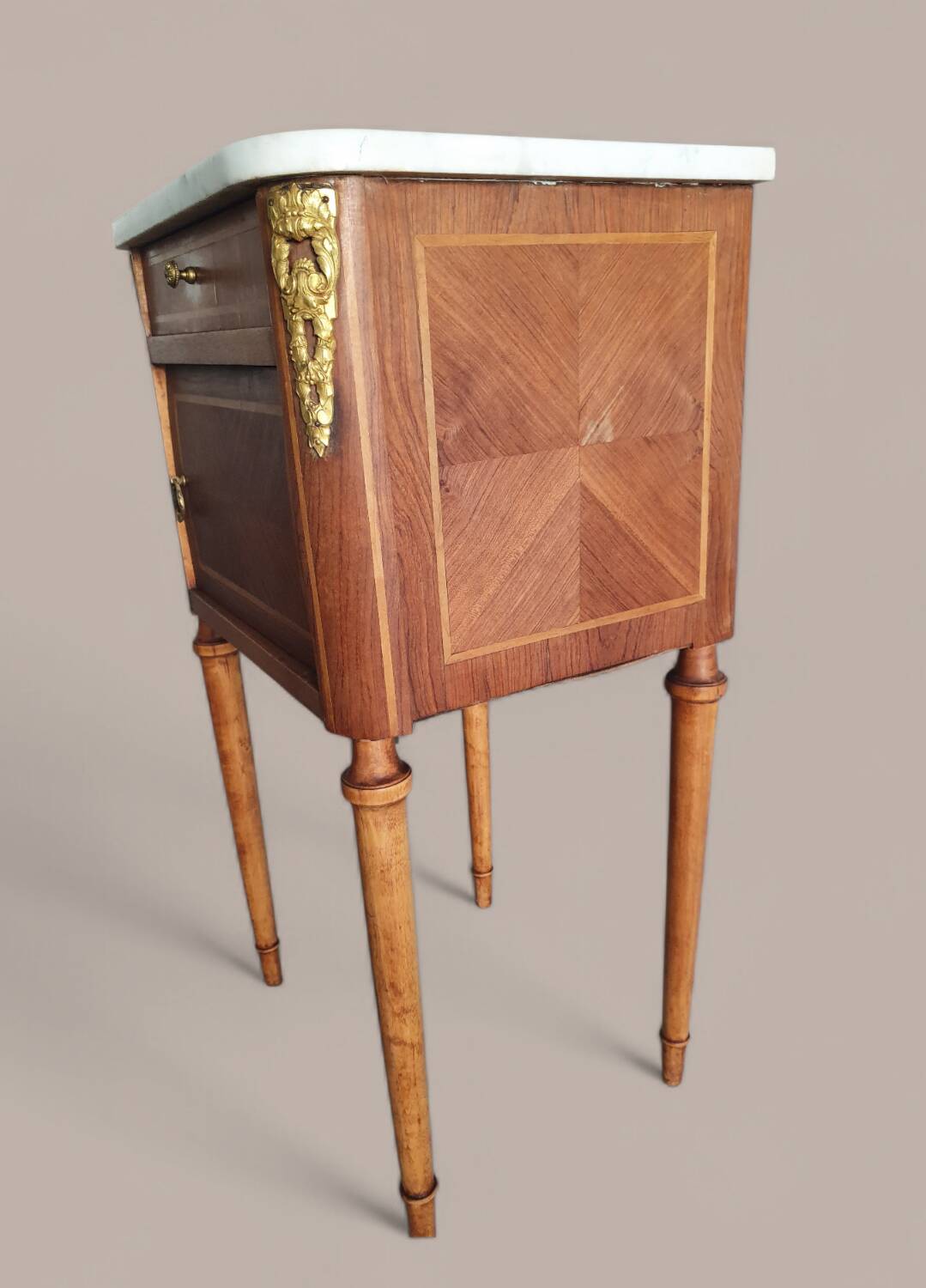 Table d’appoint Louis XVI marqueterie - Marbre et décors bronze doré