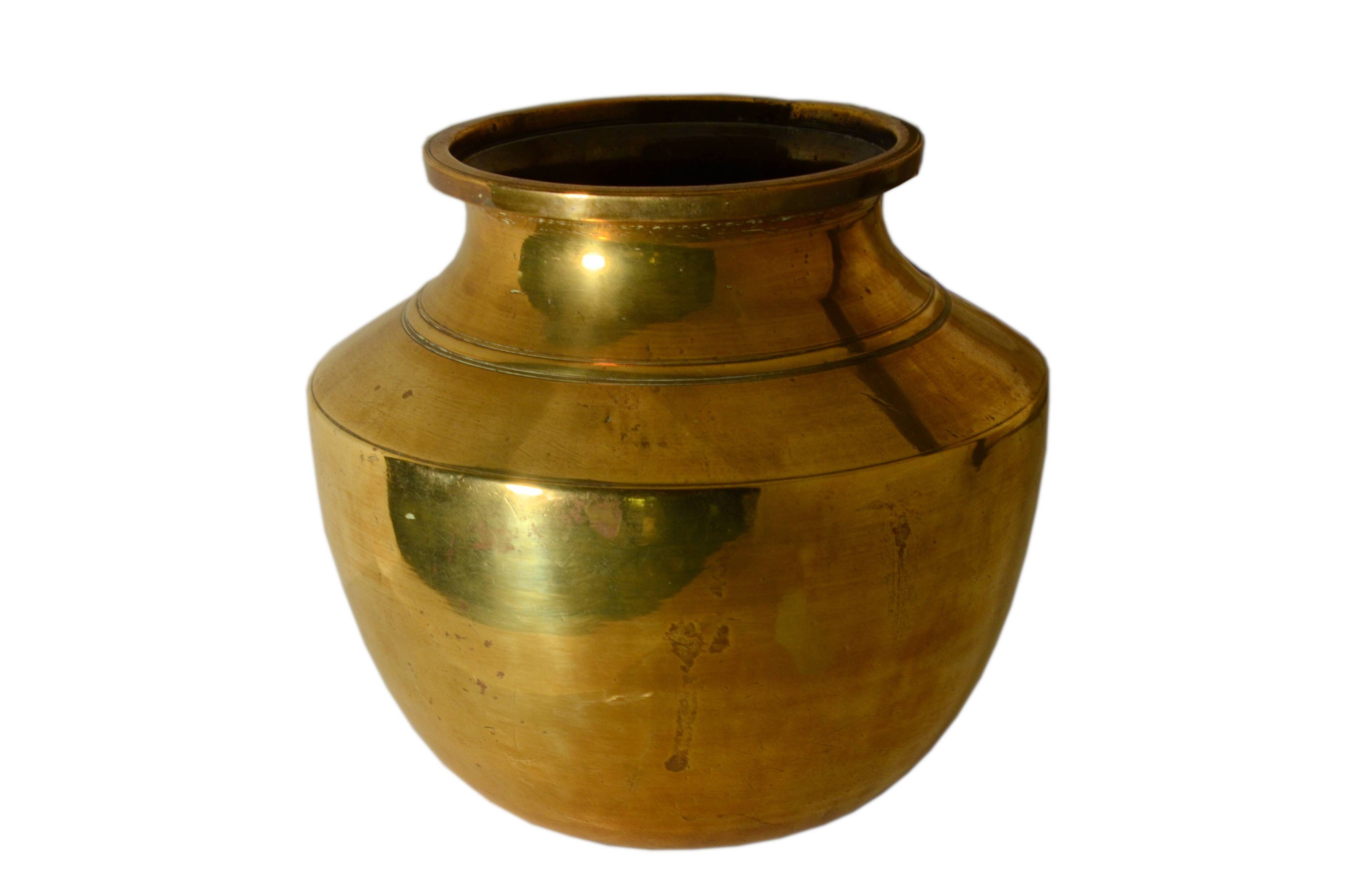 Ethnic vase in antique brass, handcrafted in India.