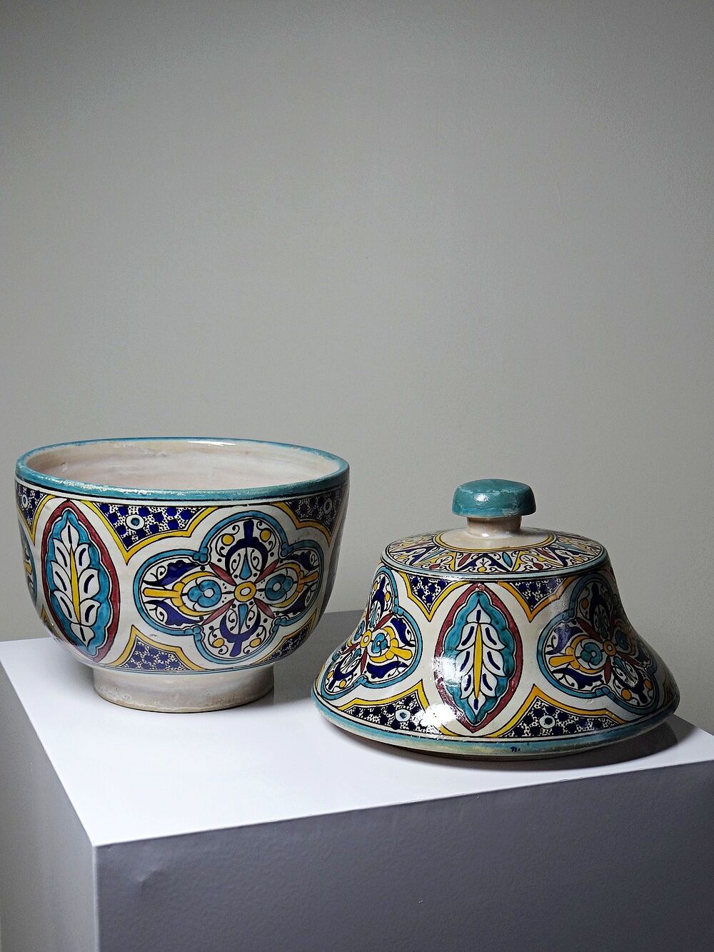 Large ancient jobana from Fes in polychrome faience, Morocco 20th century.