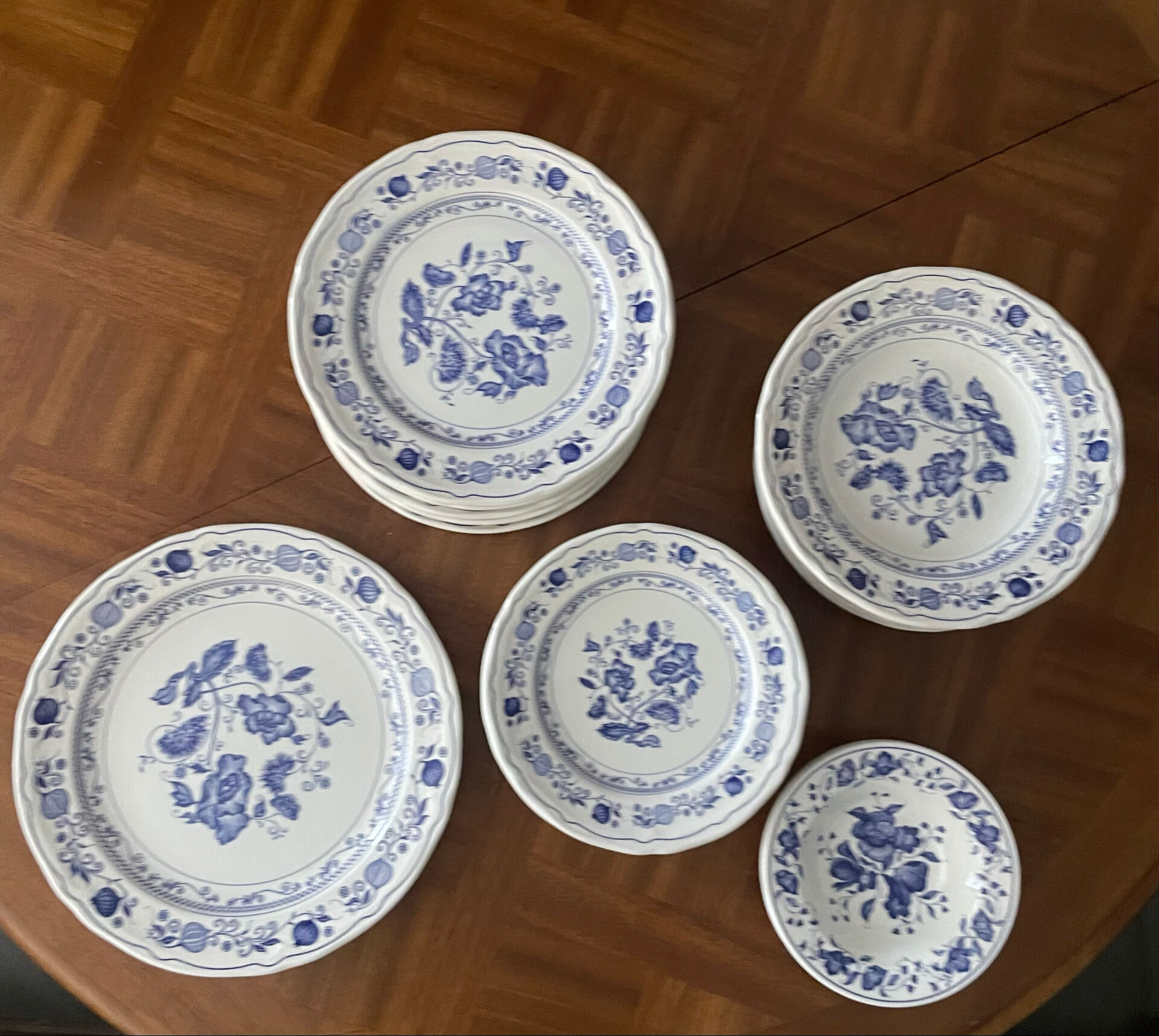 Service de table, ancien bleu–27 pièces