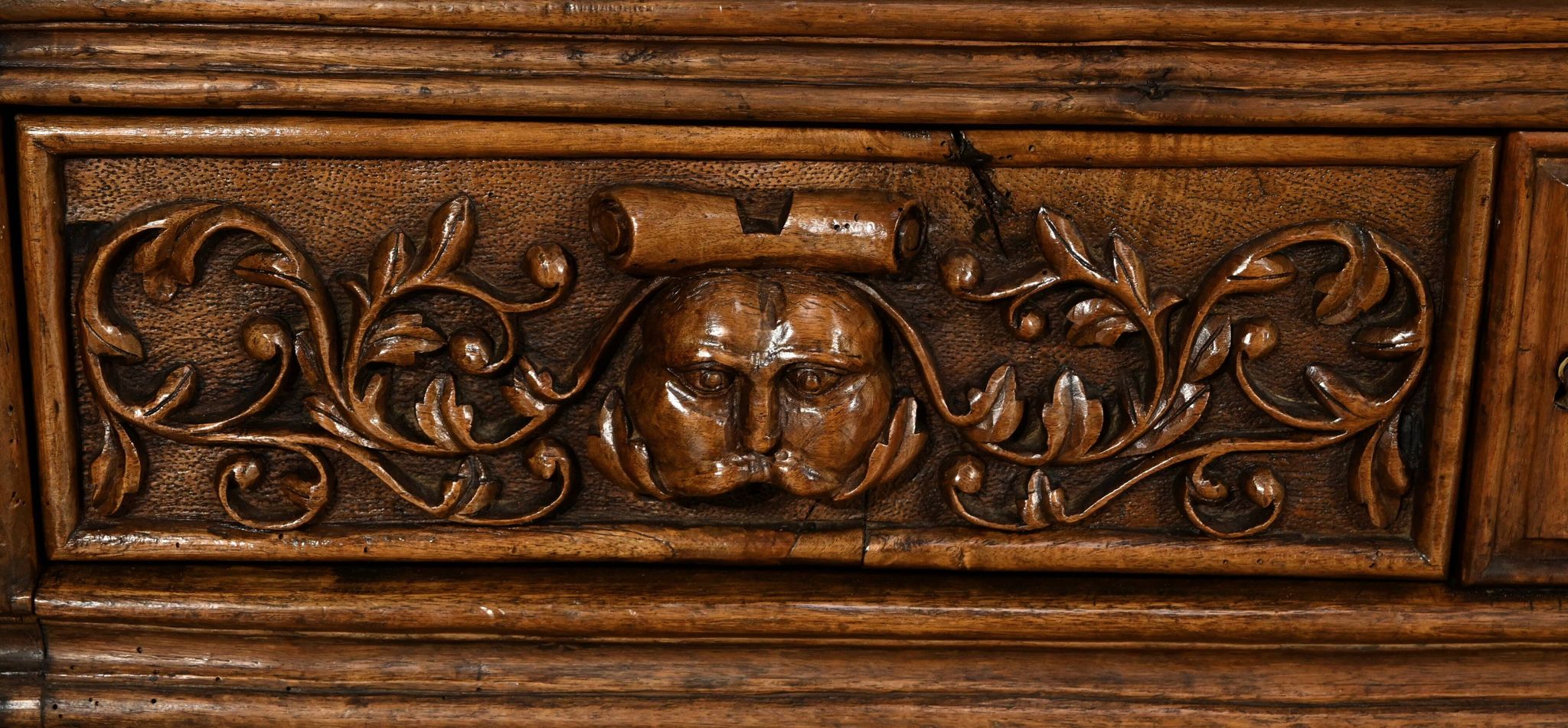 Oratory in solid walnut, Neo-Gothic Renaissance style – Late 19th century