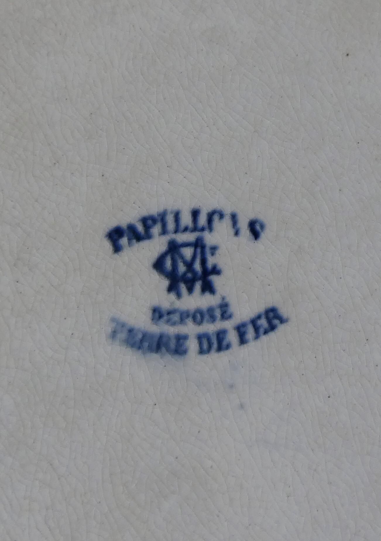 Iron earth 3 plates with butterfly entremets