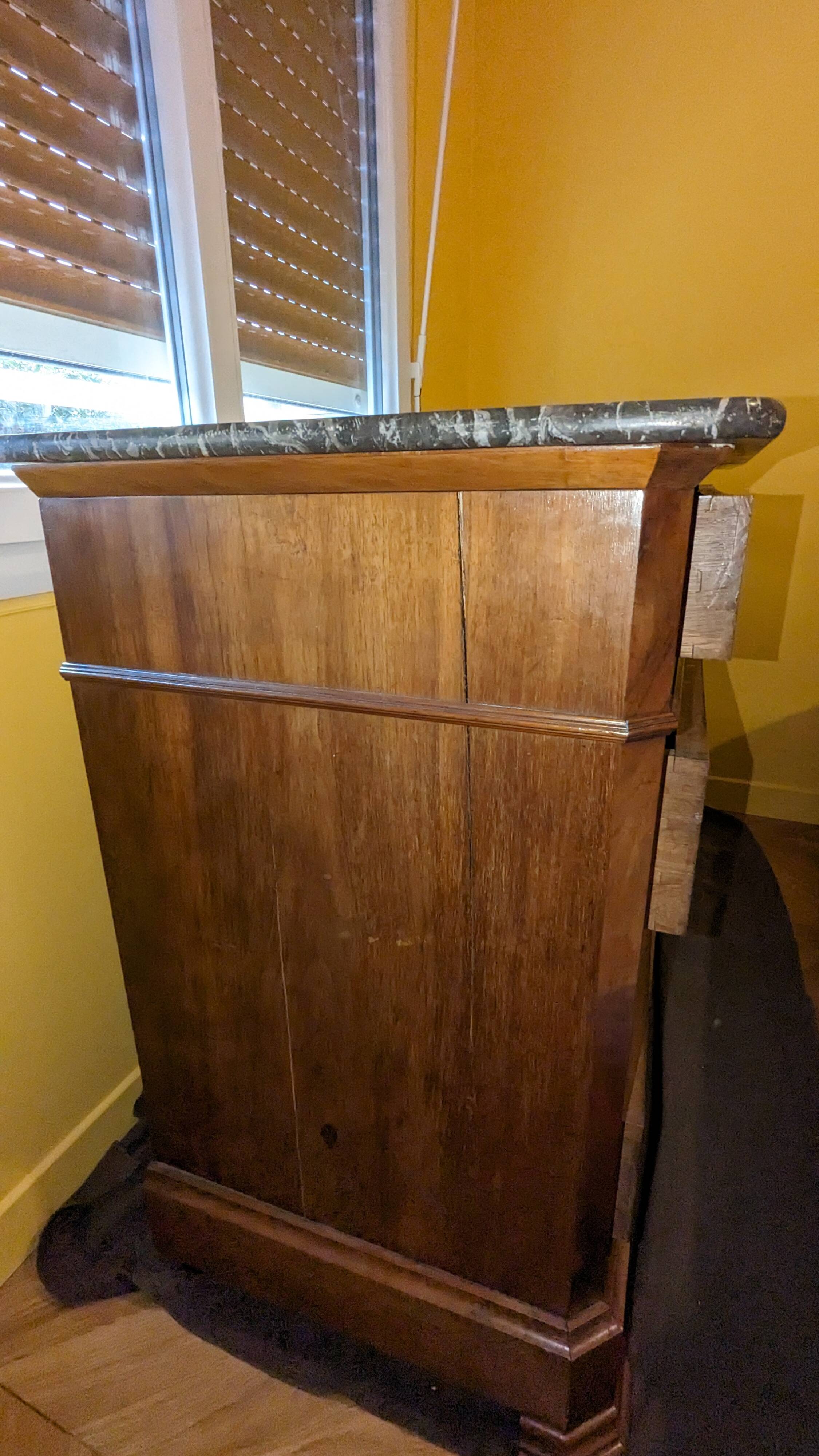 Commode style Louis Philippe