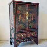Antique Chinese cabinet in black and red lacquered wood – painted decoration on