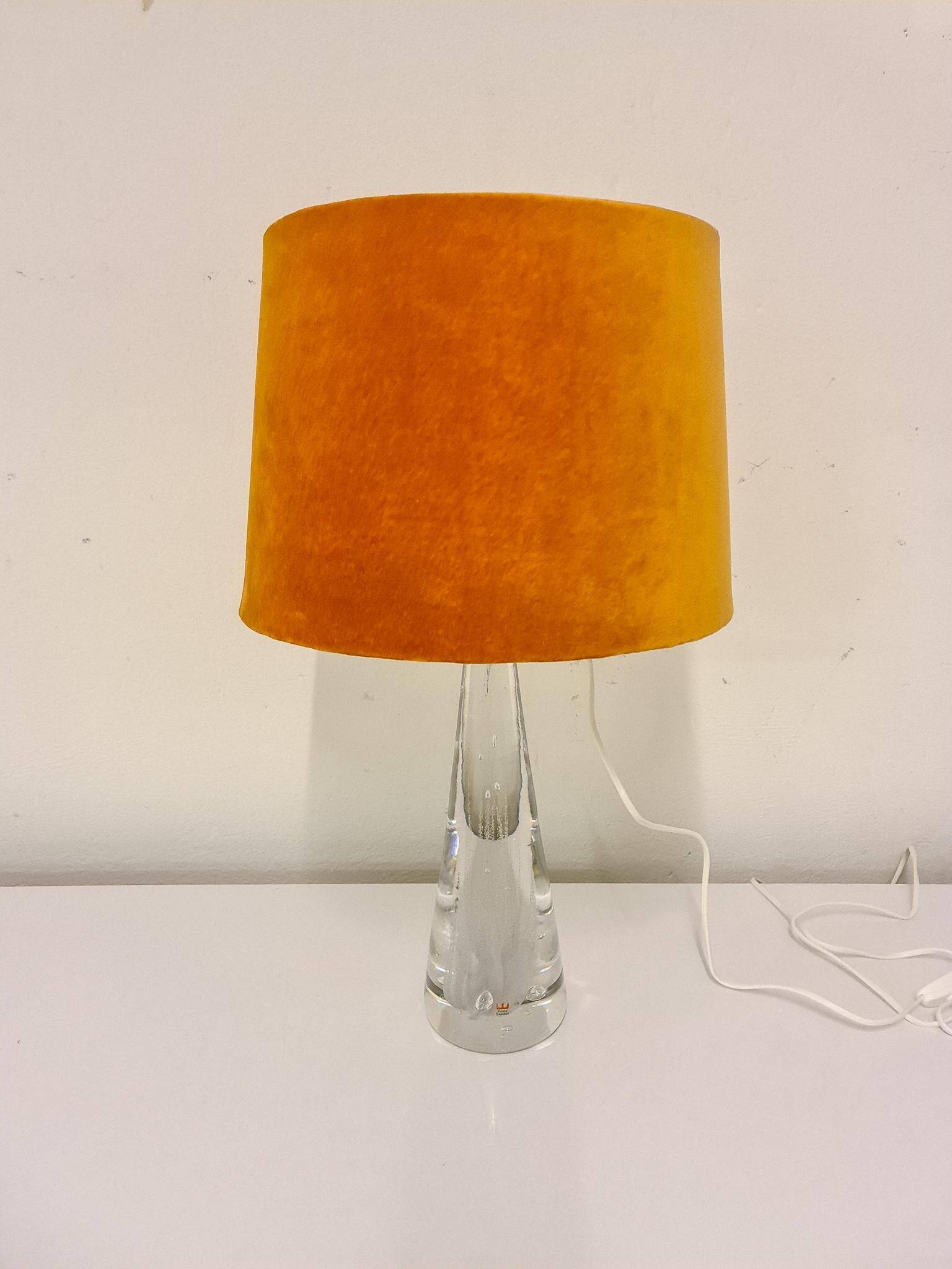 Mid-century crystal glass table lamp by Vicke Lindstrand Kosta, Sweden.