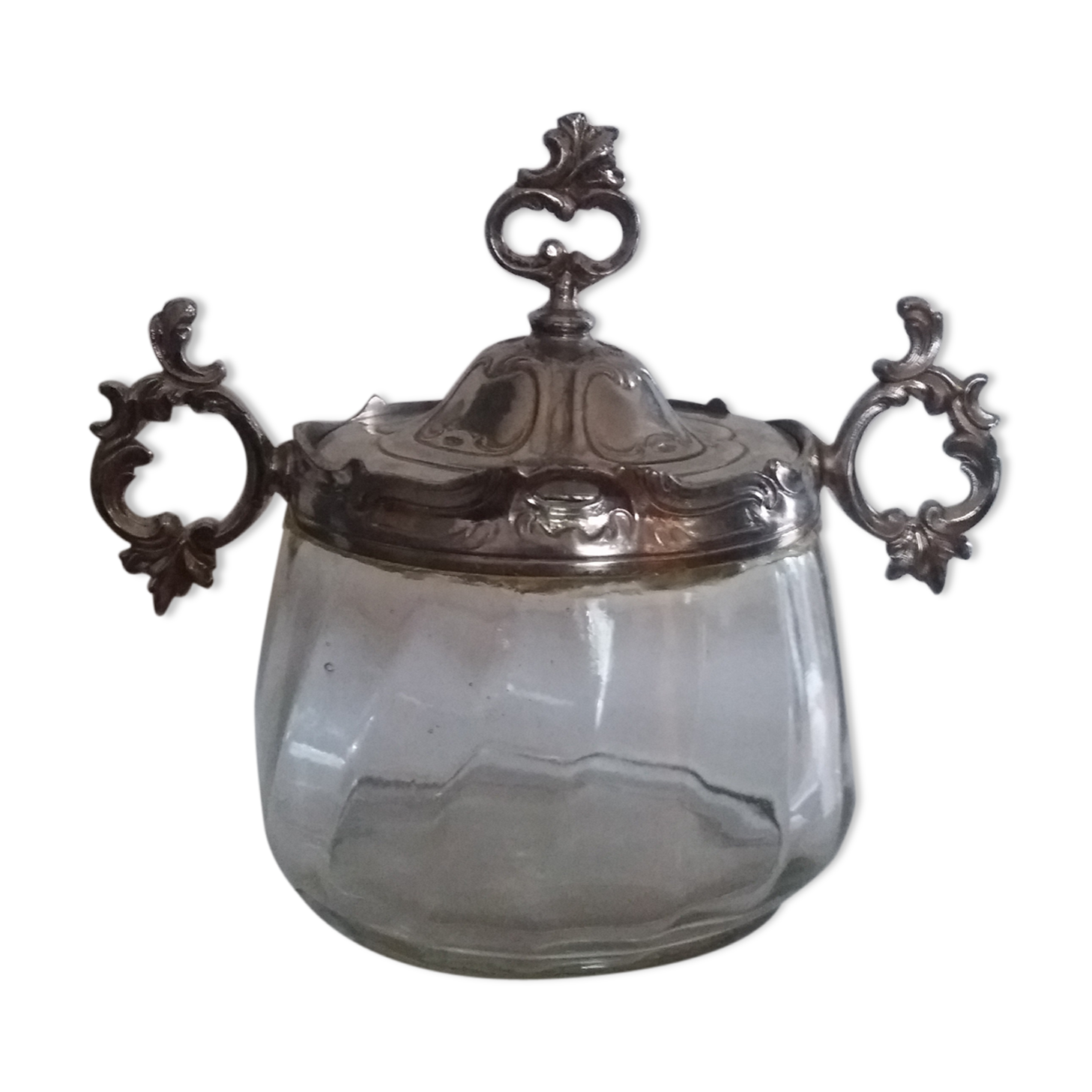 Sugar bowl in silver metal
