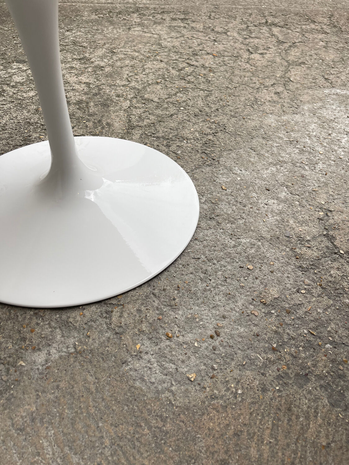 Pair of TULIP Eero Saarinen knoll international chairs