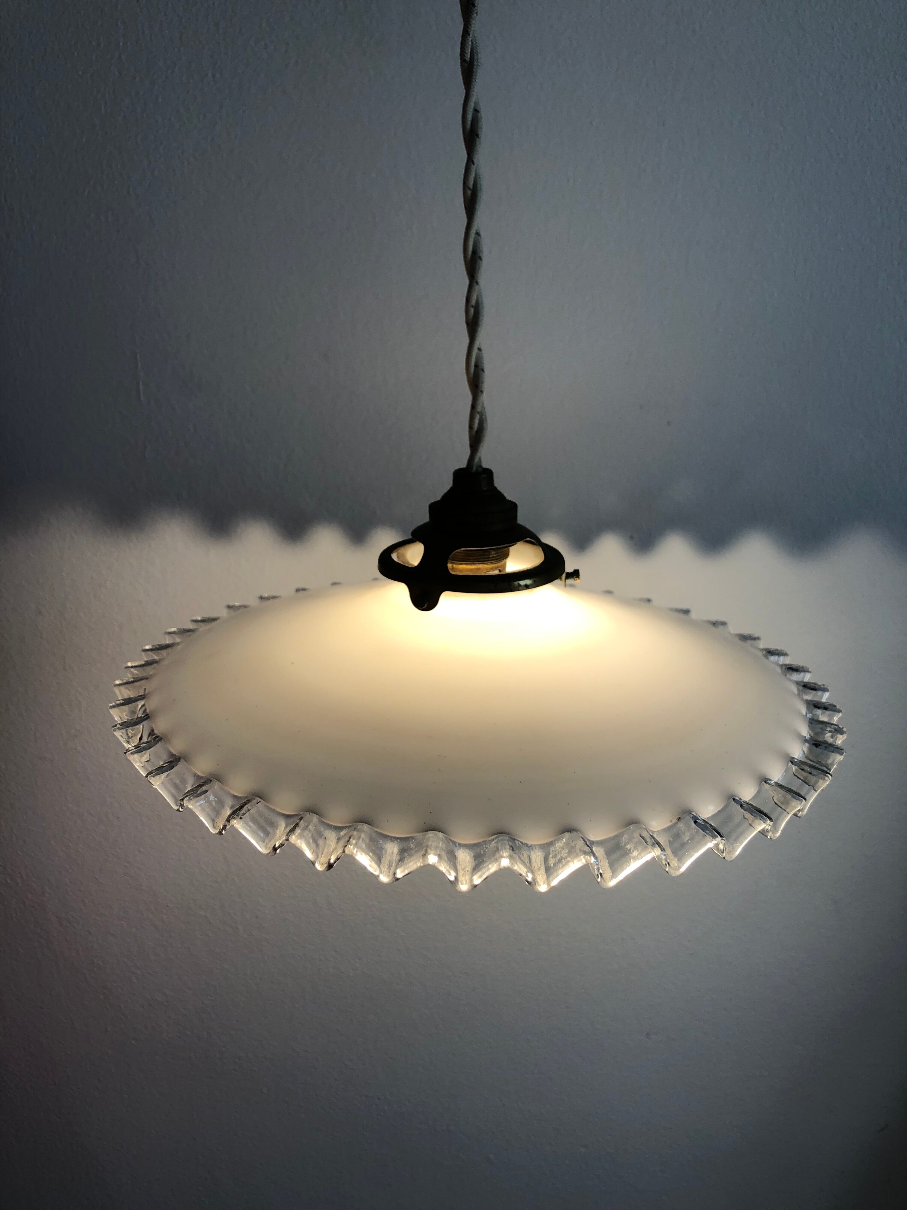 Suspension opaline, éclairage vintage