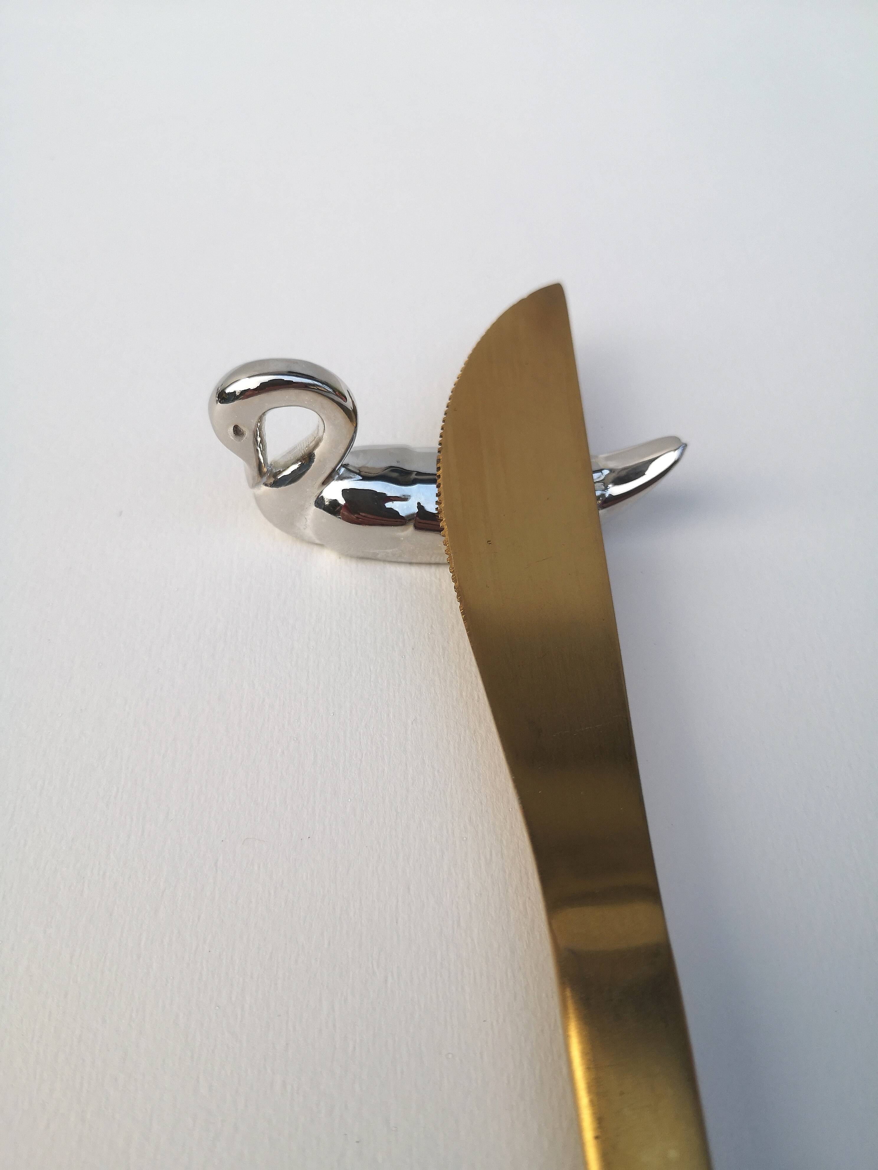 Swan knife holder