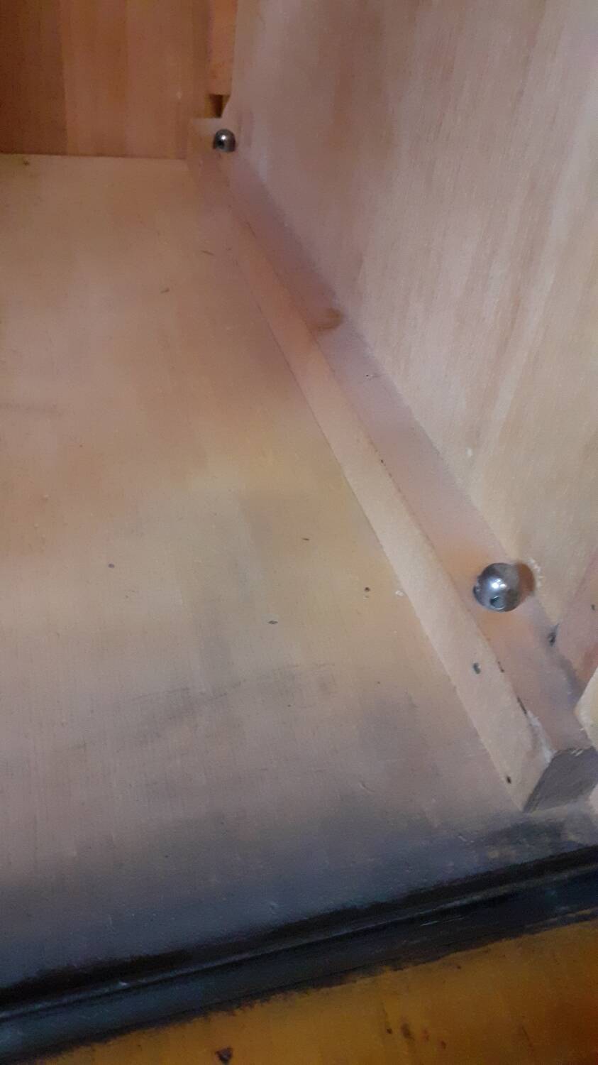 Compass feet cabinet