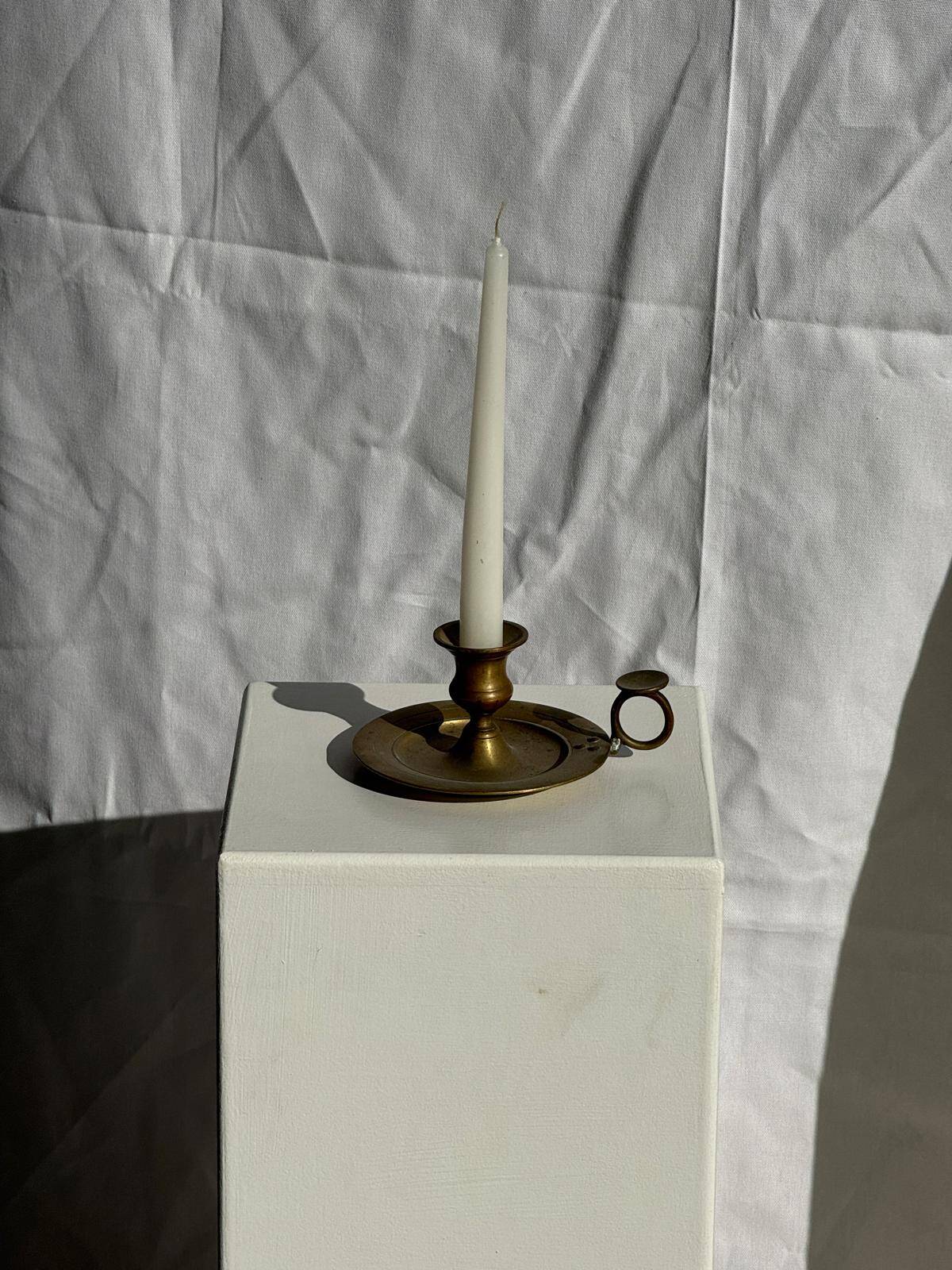 Antique gold hand candlestick with a handle fixed by 3 rivets H8 D13