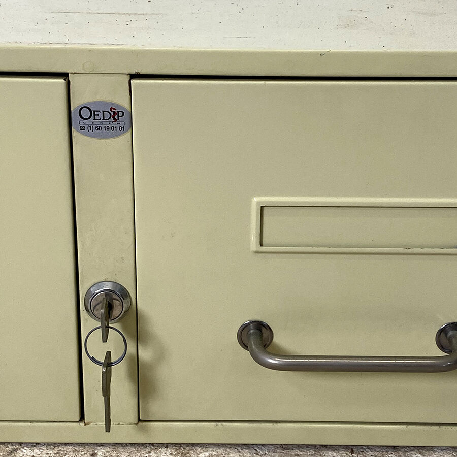Set of 5 medical lockers