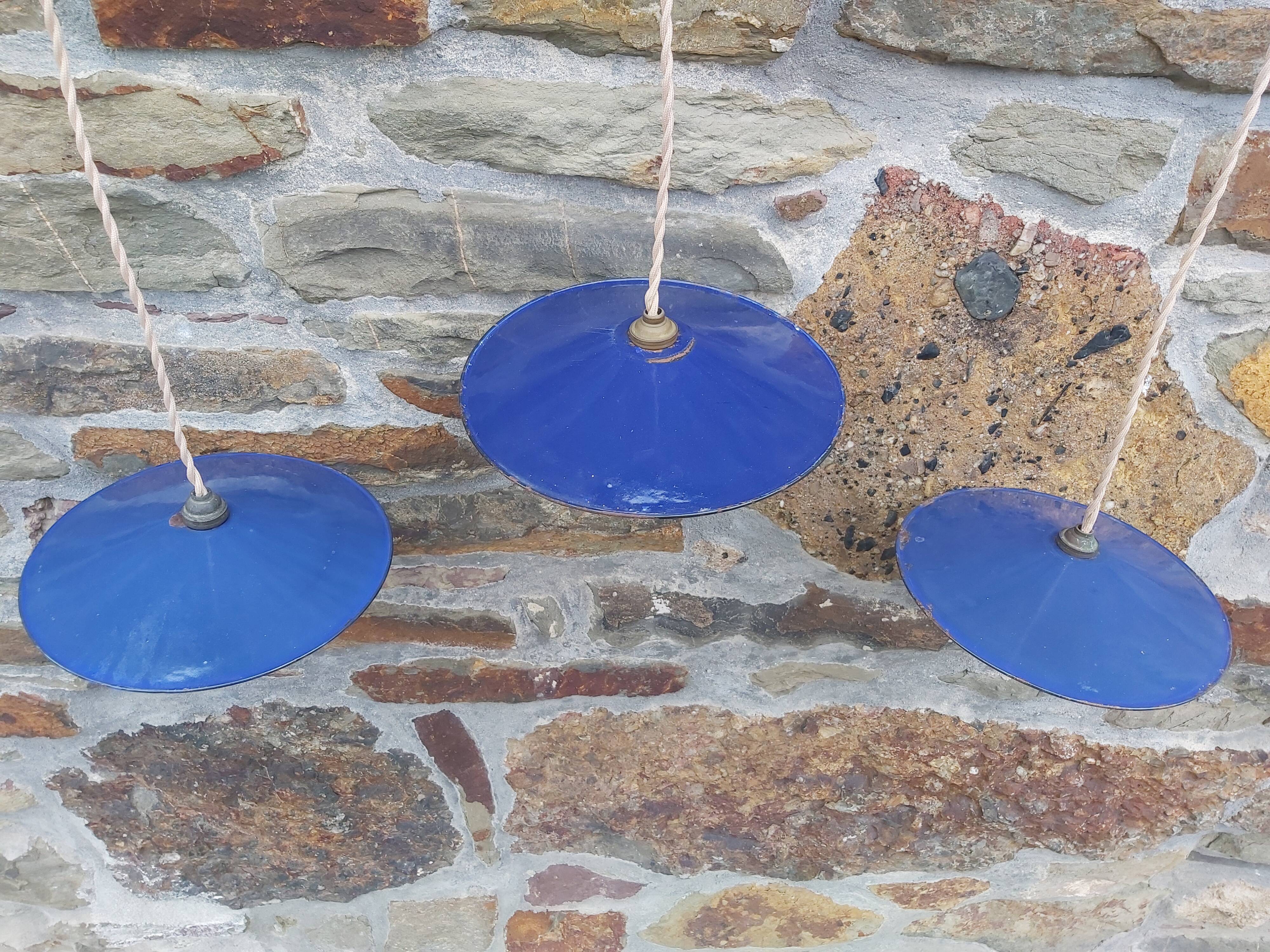 Set of 3 blue enamelled industrial suspensions