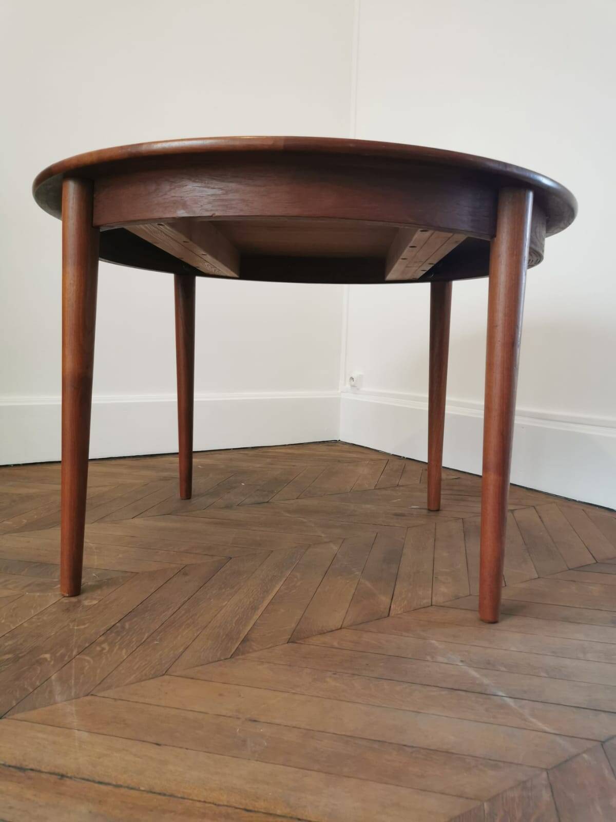 teak round table Johannes Andersen
