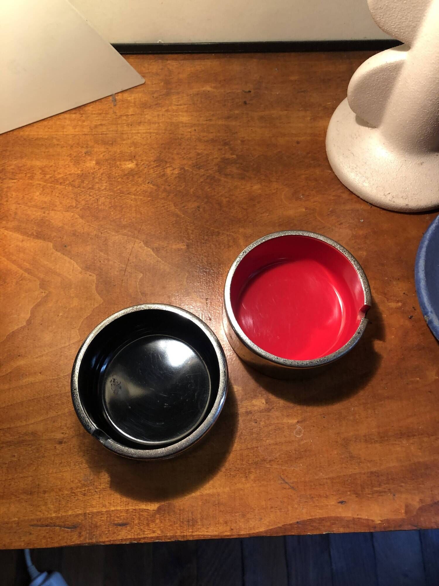 2 vintage ashtrays Isamu Kenmochi space age black and red Japan 1960