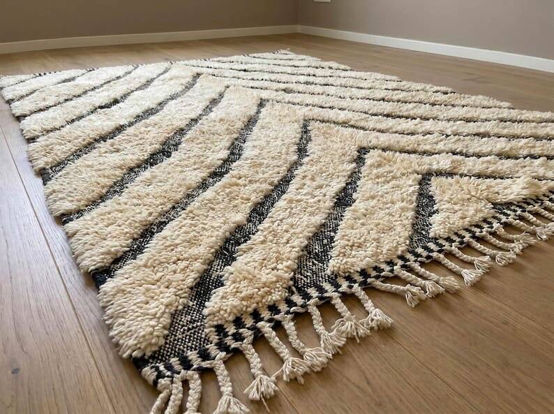 Handmade pure wool rug, size 1.5/2.5 m.