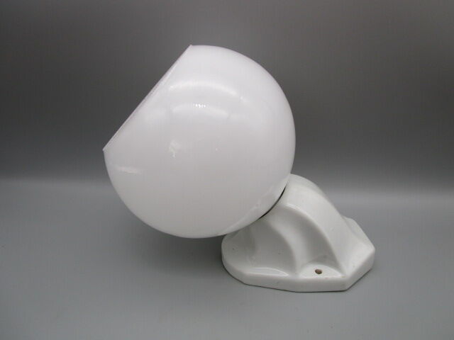 Old art deco wall lamp in opaline and porcelain