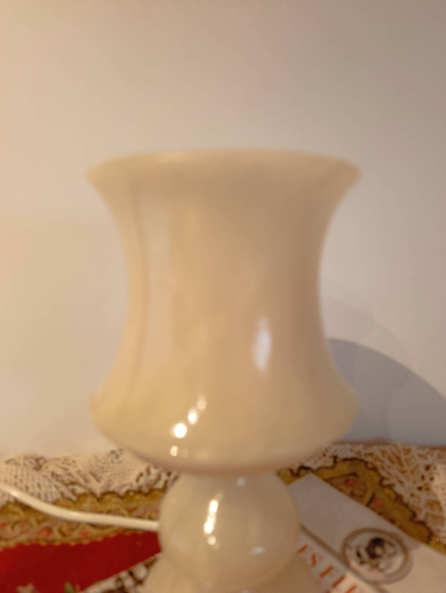 White alabaster lamp, sculpted, retro chic vintage.