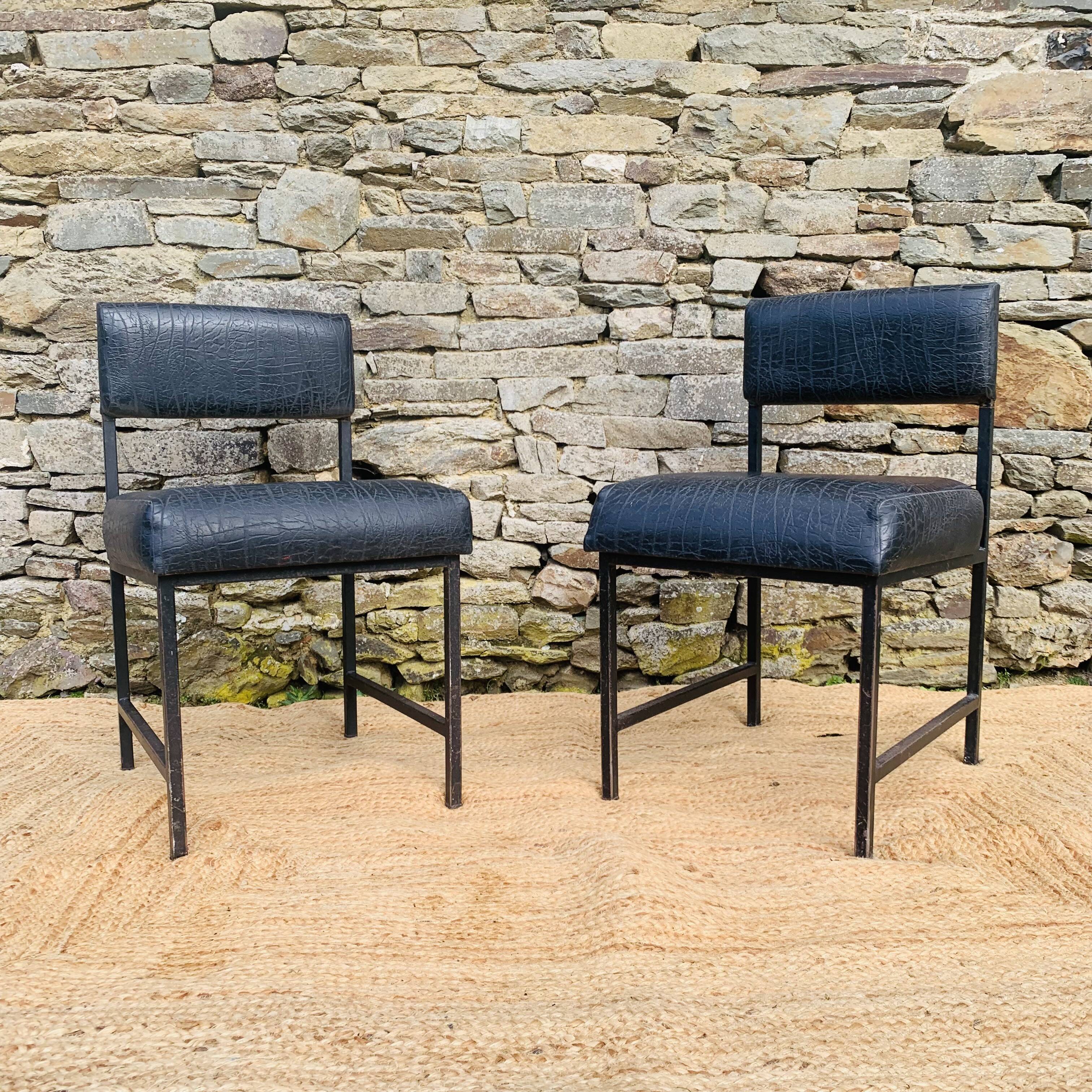 Ensemble de 4 chauffeuses modernistes