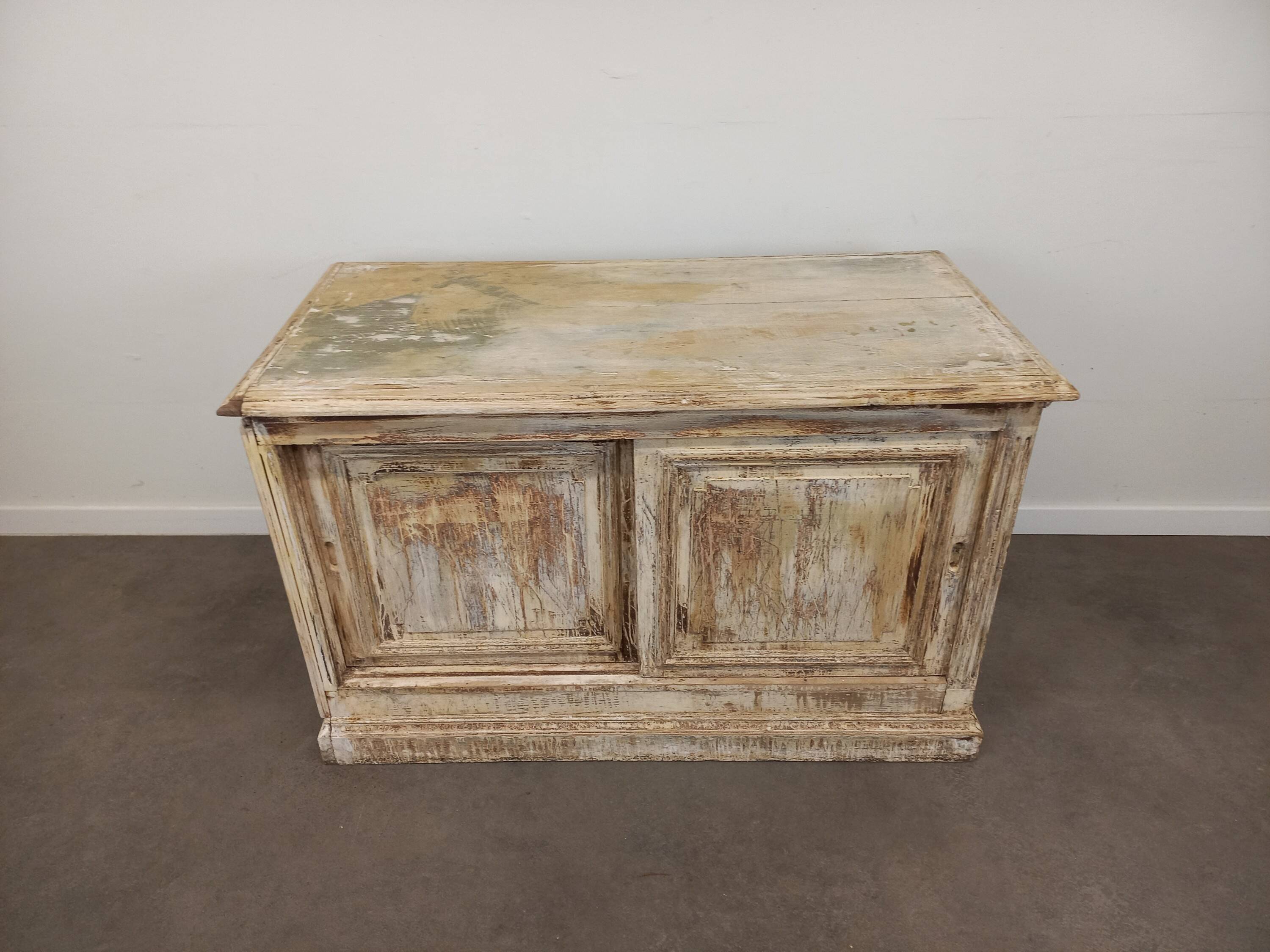 patinated store bank