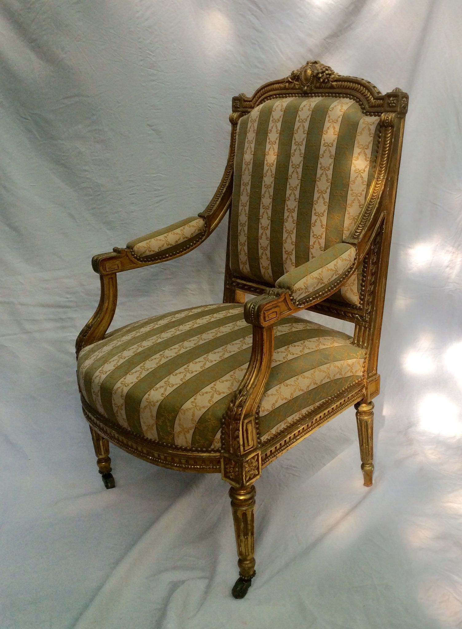 Queen's chair in gilded wood Louis XVI style