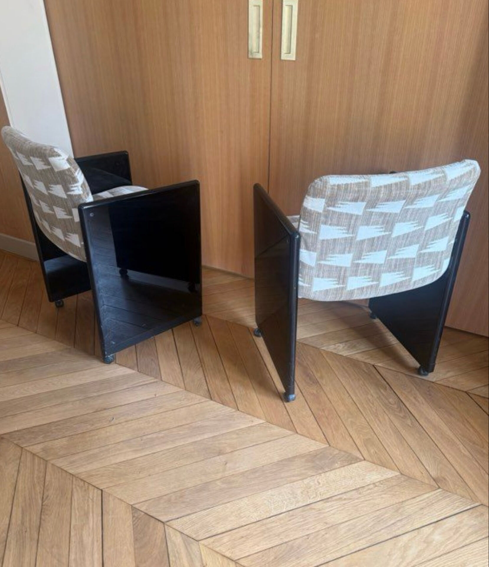 Paire de fauteuils Kazuhide Takahama