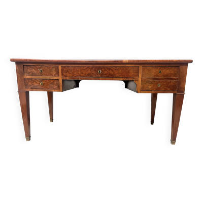 Bureau plat de style Louis XVI en acjou et placage XIX siècle