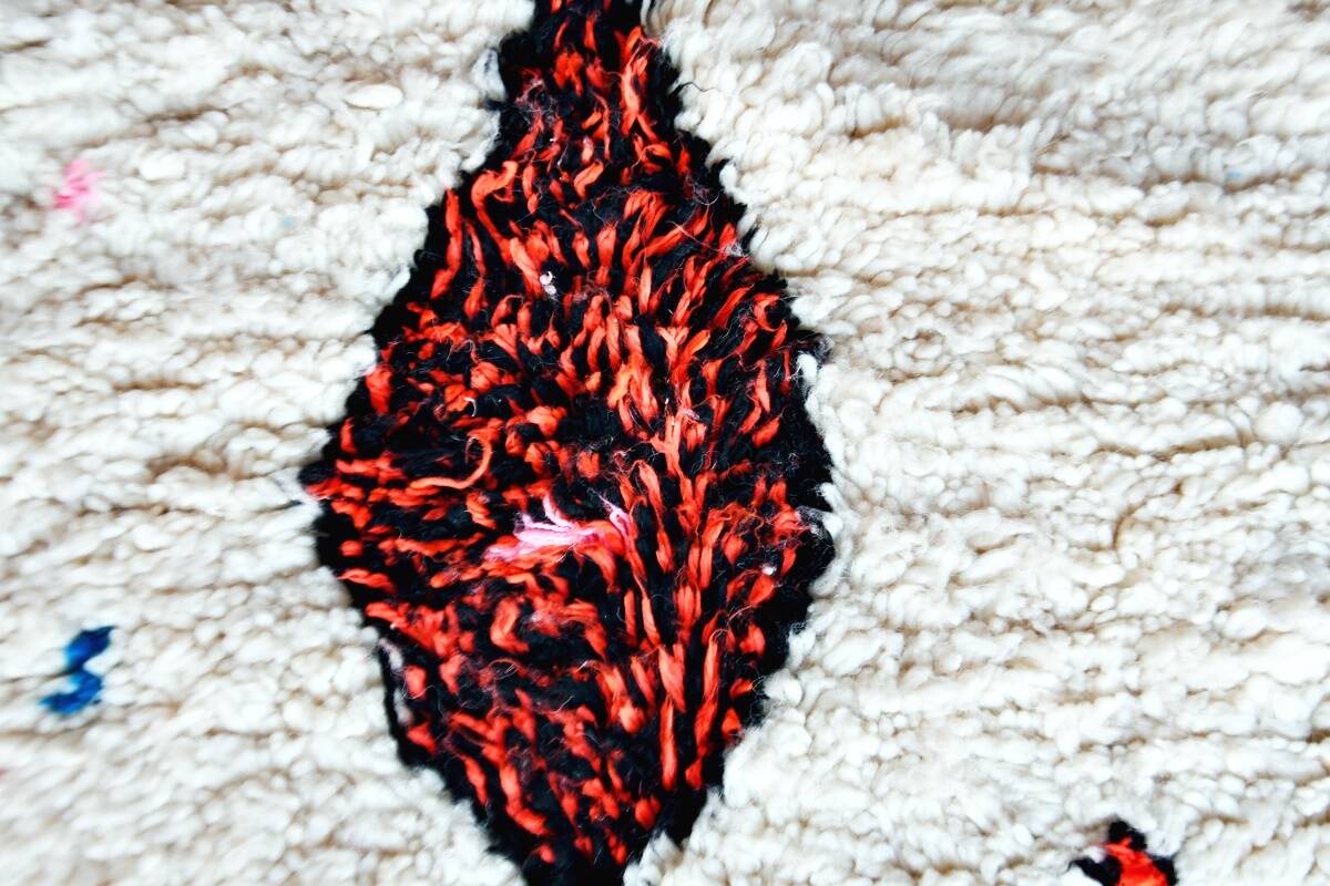 Moroccan Berber rug Azilal 282 x 182 cm New White/Orange