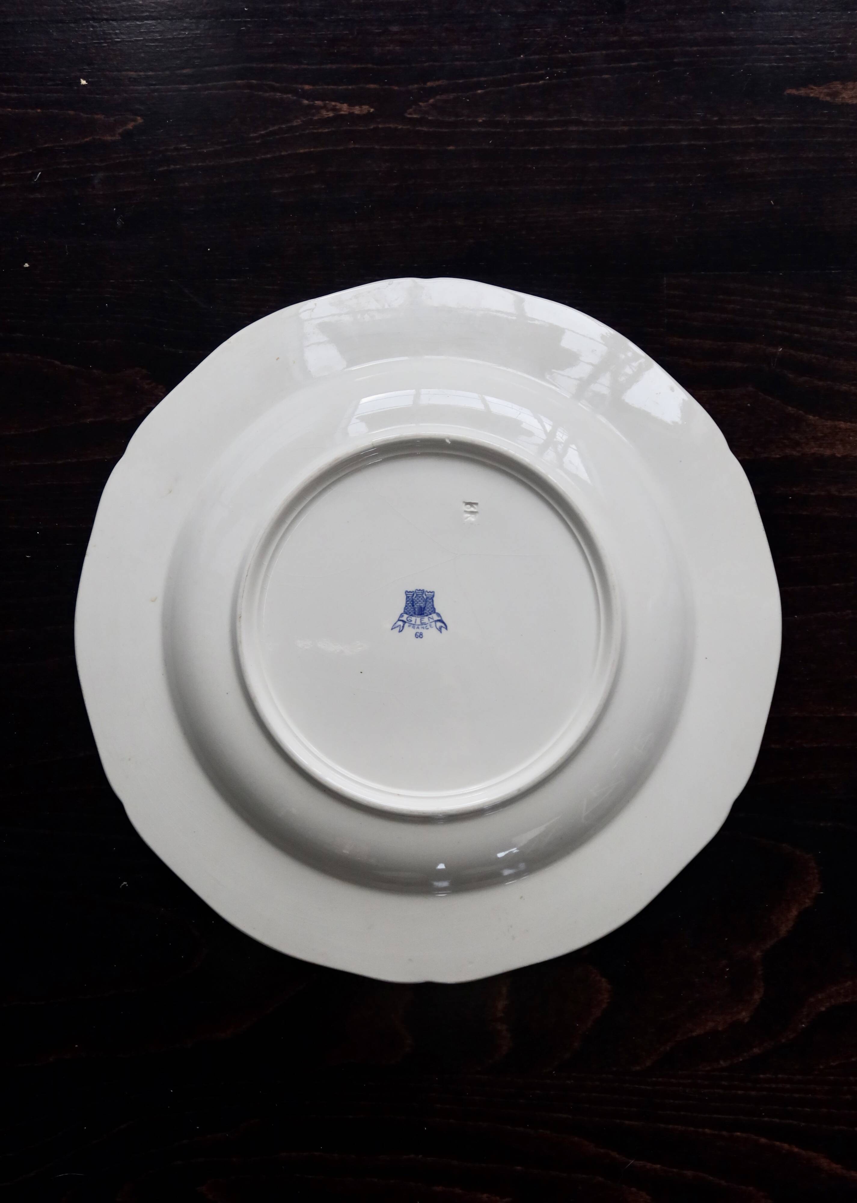 Round, hollow Gien earthenware serving dish – “Royal” model