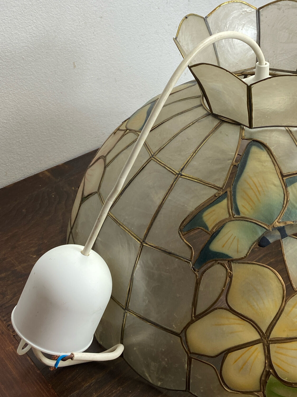 Pendant light, chandelier in mother-of-pearl and brass