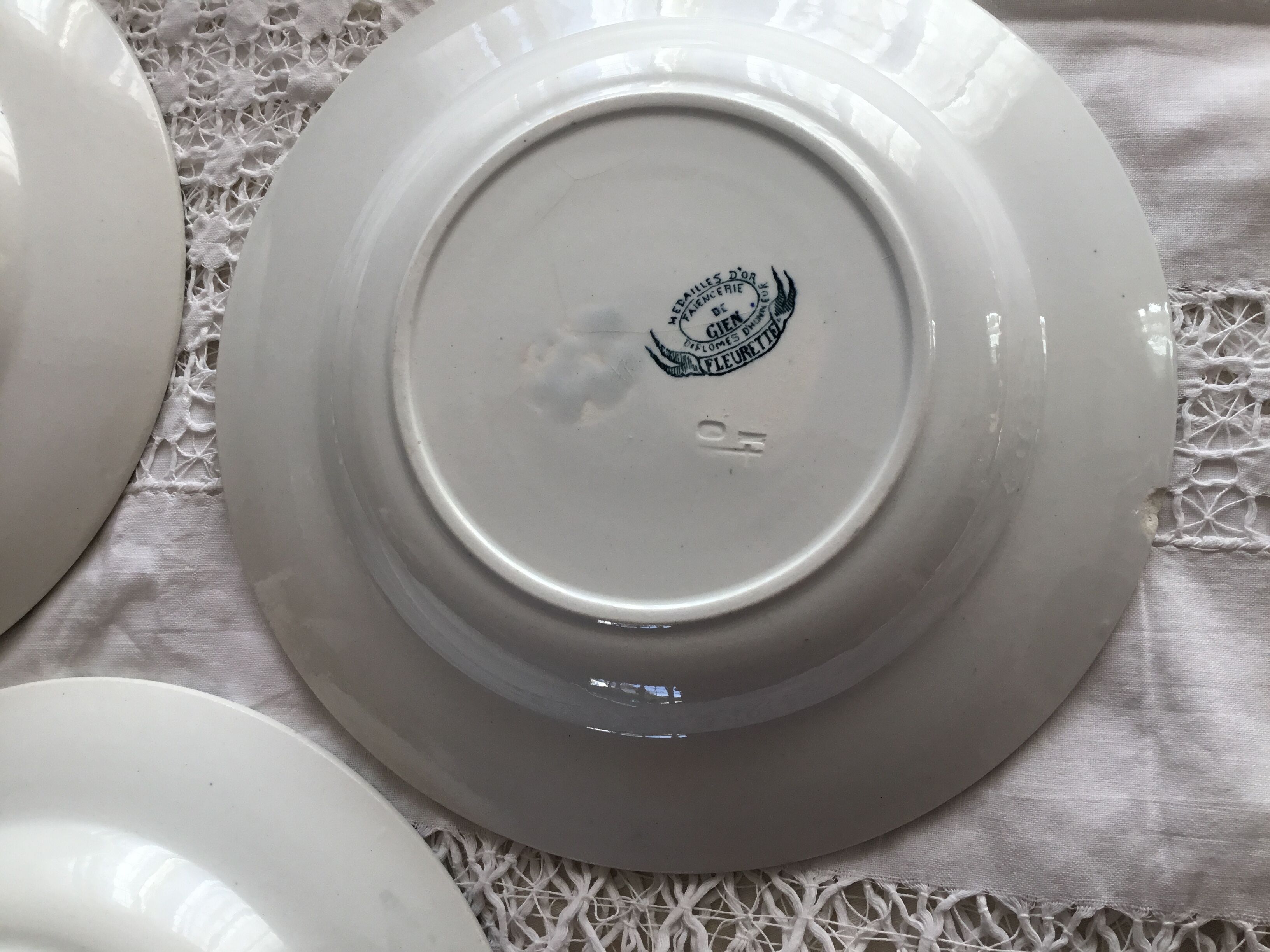 Set of 4 plates of the faience factory of gien