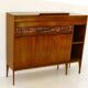 Buffet vintage italien convertible en bar par Casey Fantin