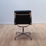 Soft Pad Armchair EA205, Charles & Ray Eames, Vitra