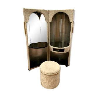 Round hairdresser and her 70s beige velvet pouf