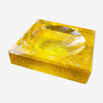 Empty yellow crystal pocket