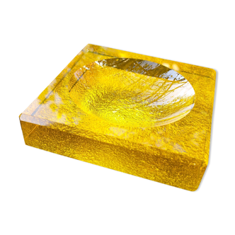 Empty yellow crystal pocket