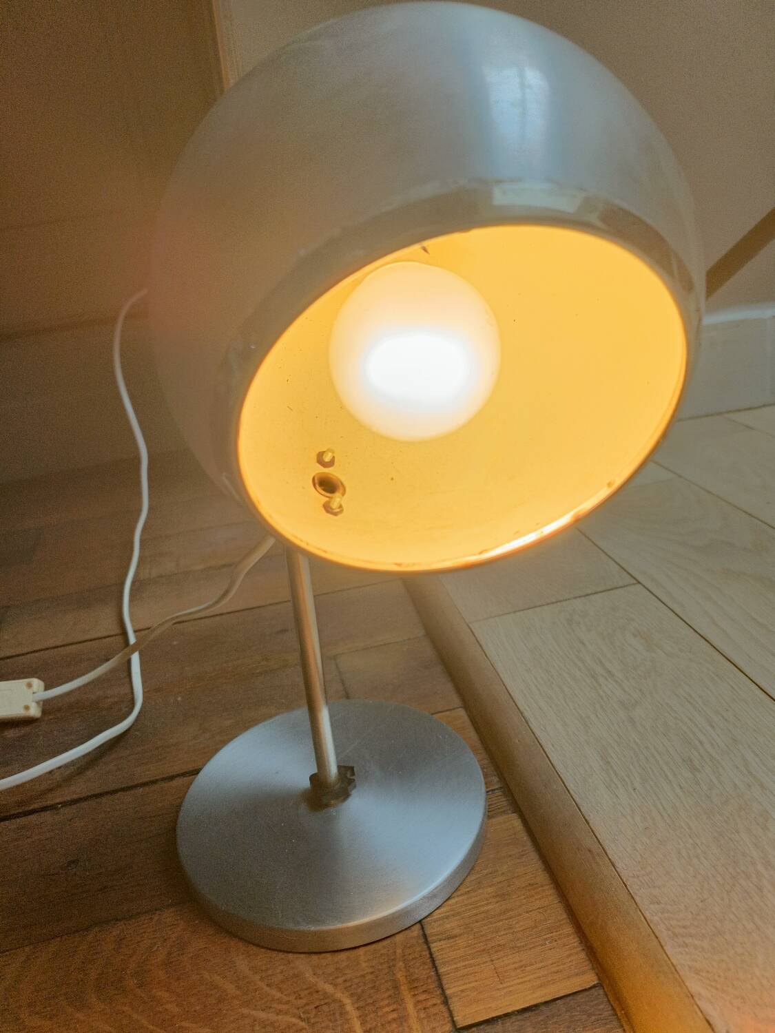 Eyeball Lamp 70'