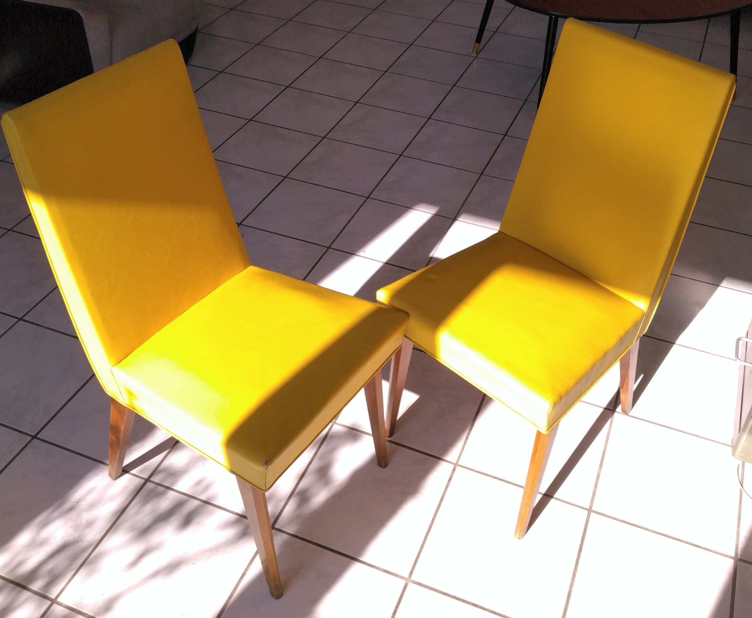 Pair of yellow chairs skaï yellow 60s