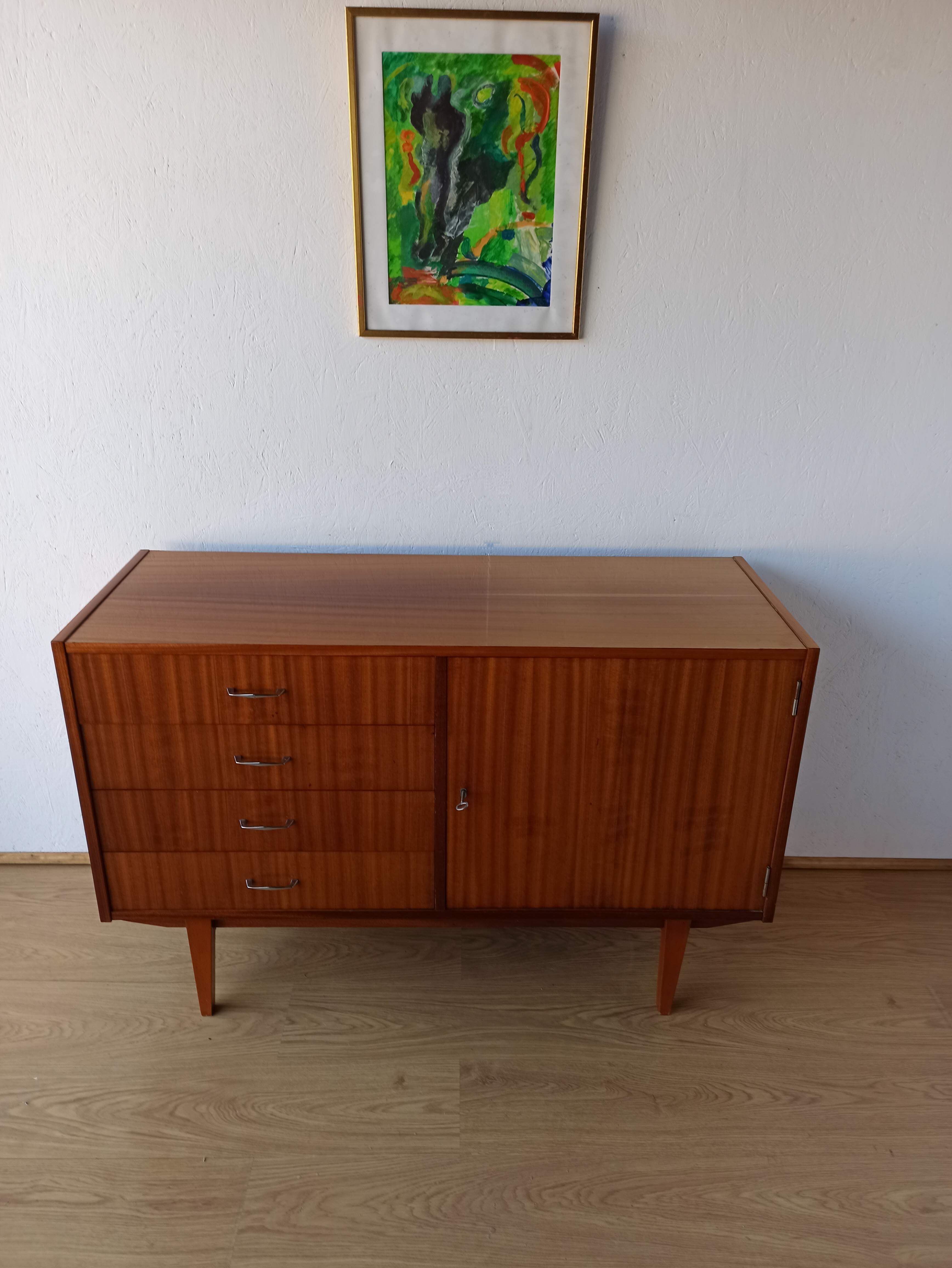 Buffet moderniste des années 1970