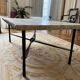 Table basse en travertin et piétement en fer forgé
