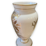 Vase in painted and gilded opaline animated scene