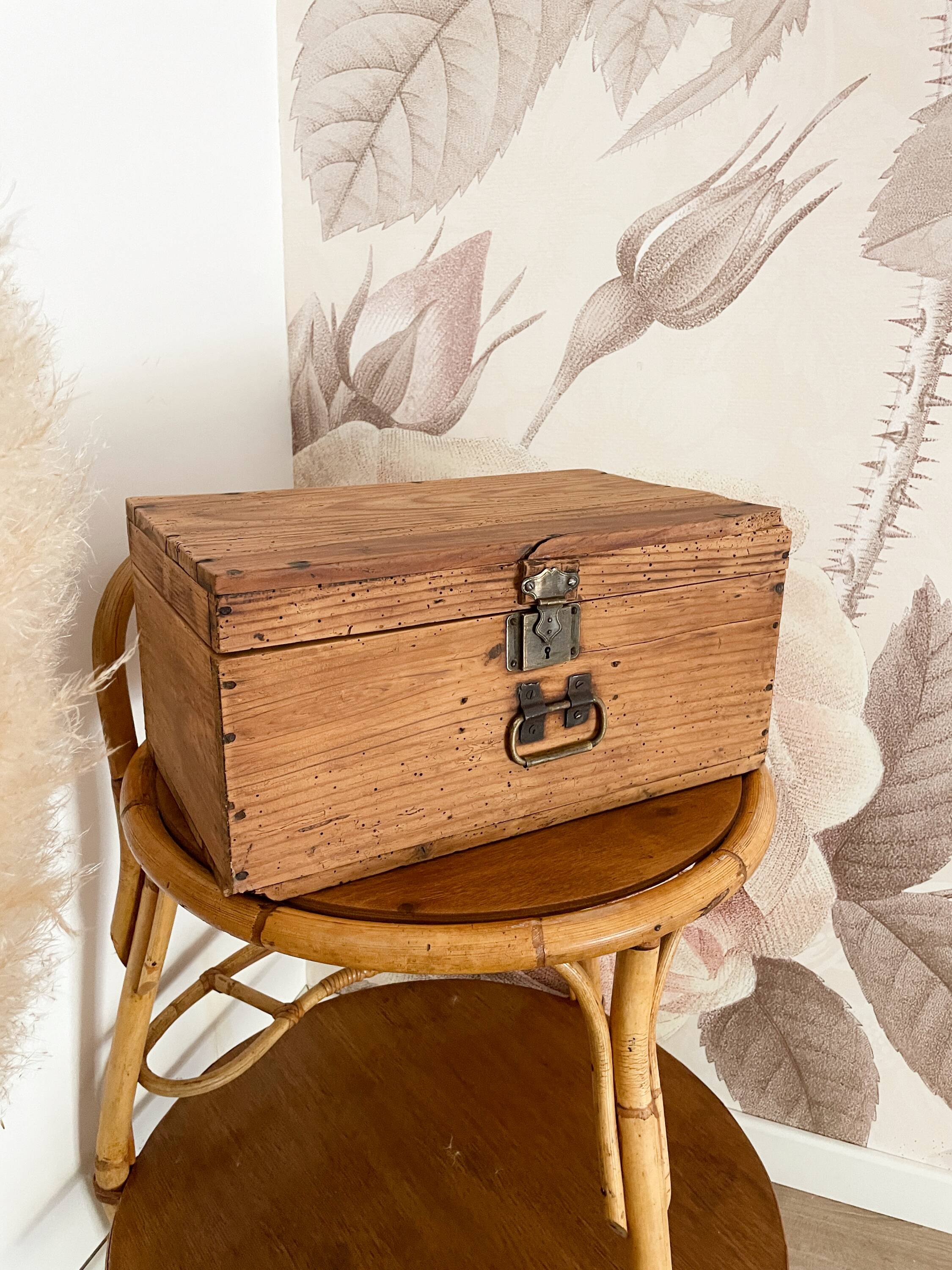 Antique solid pine chest - 41 x 25 x 20