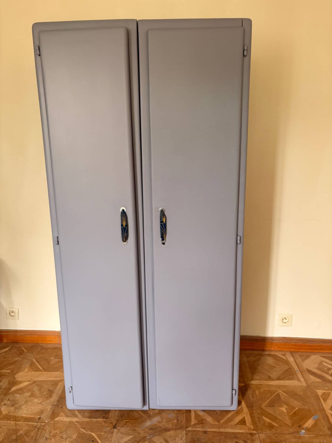 Mado wardrobe
